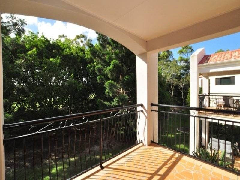 8852 Magnolia Drive, Hope Island QLD 4212