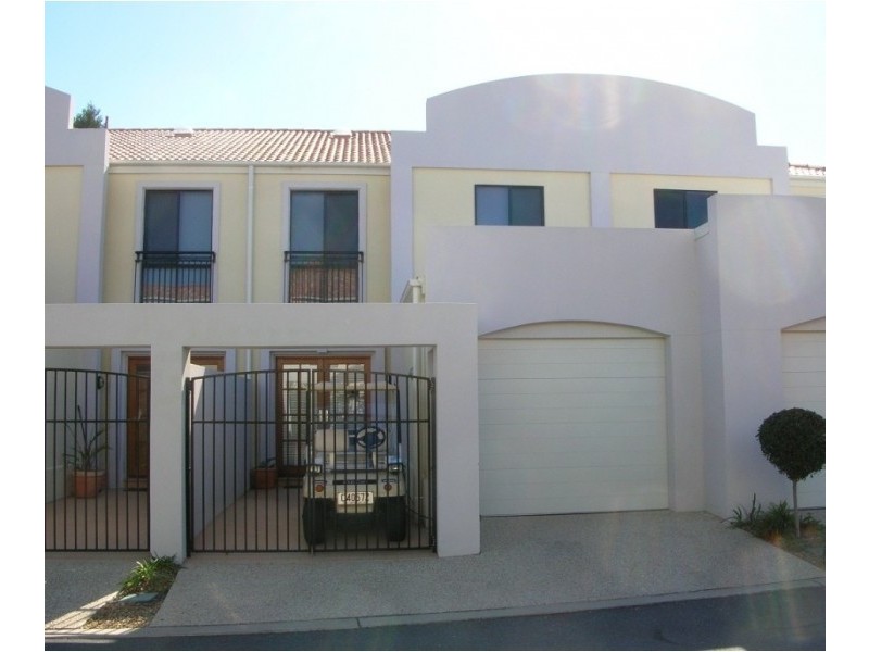 8852 Magnolia Drive, Hope Island QLD 4212