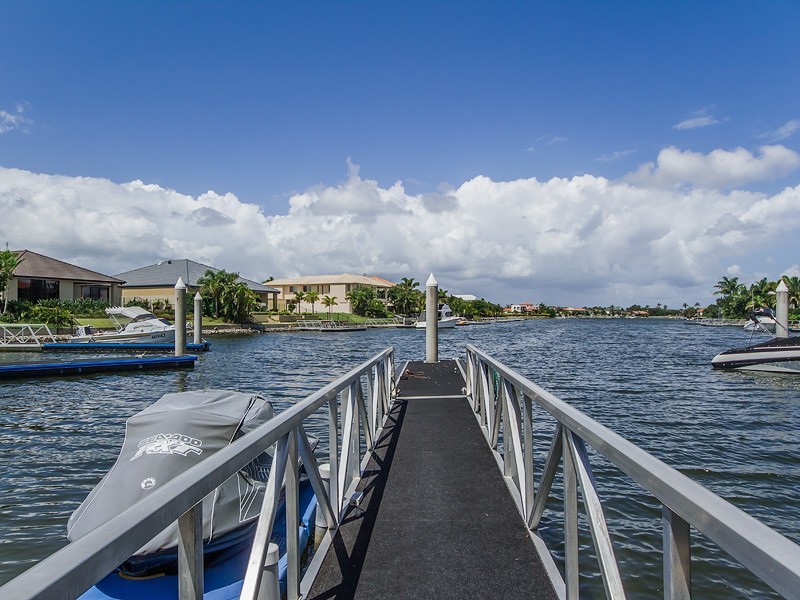 32 Calmwater Crescent, Helensvale QLD 4212