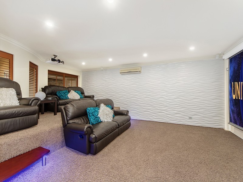 32 Calmwater Crescent, Helensvale QLD 4212