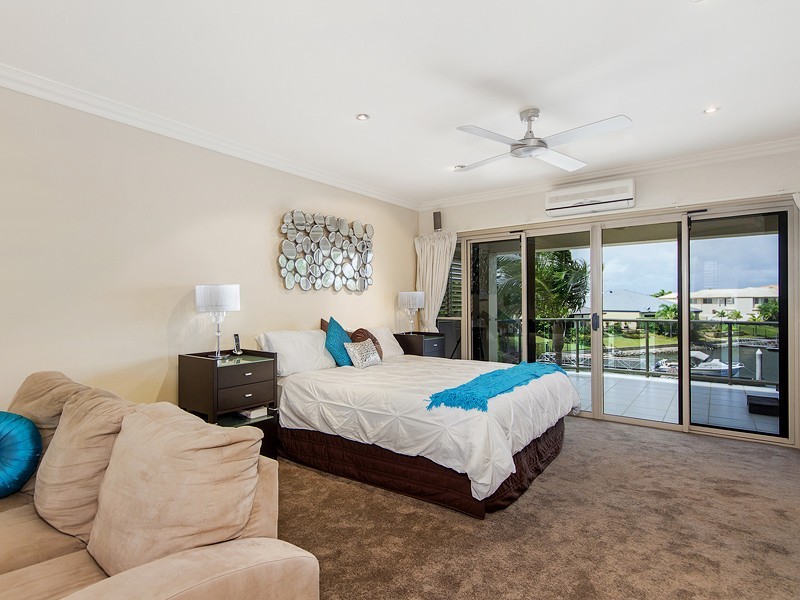 32 Calmwater Crescent, Helensvale QLD 4212