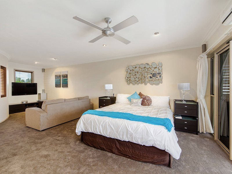 32 Calmwater Crescent, Helensvale QLD 4212