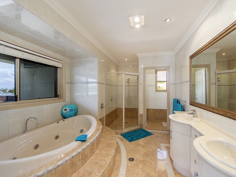 32 Calmwater Crescent, Helensvale QLD 4212