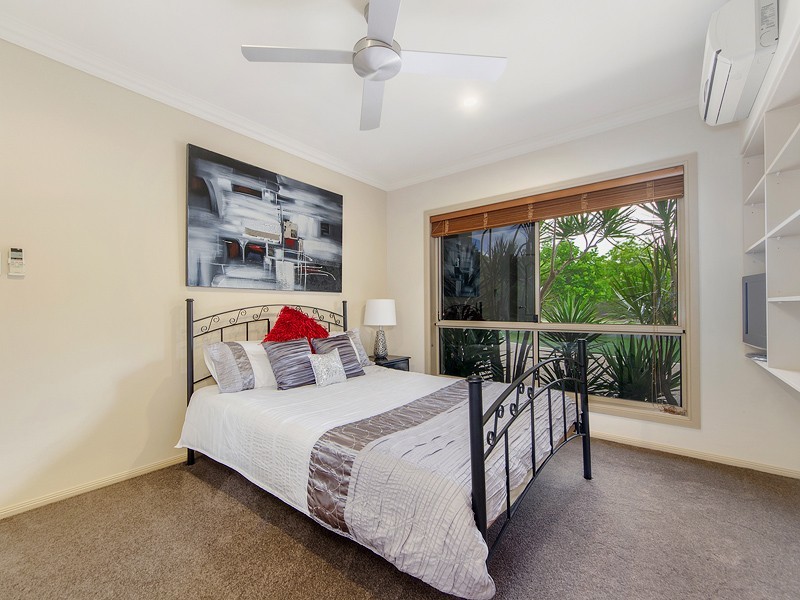 32 Calmwater Crescent, Helensvale QLD 4212