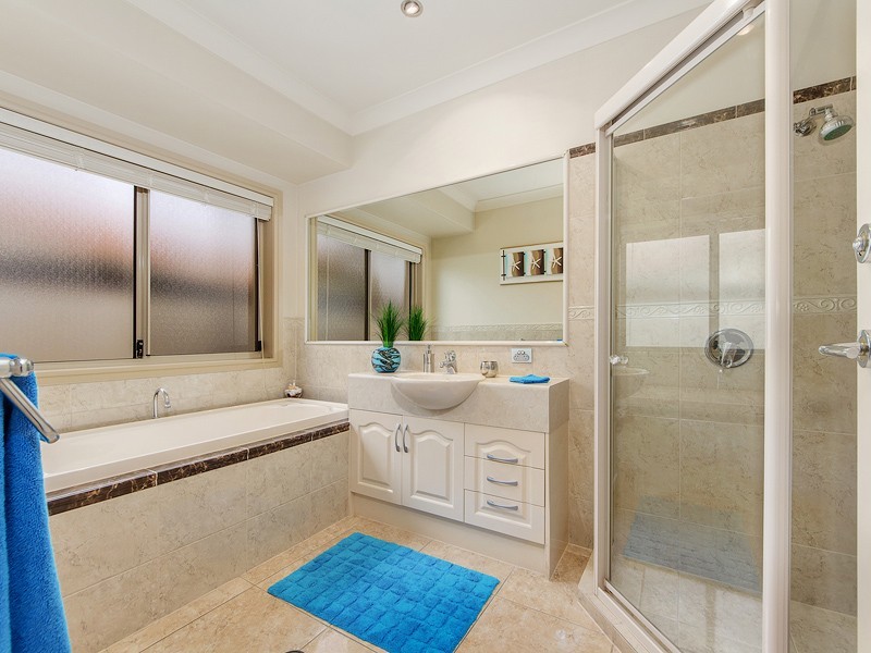 32 Calmwater Crescent, Helensvale QLD 4212