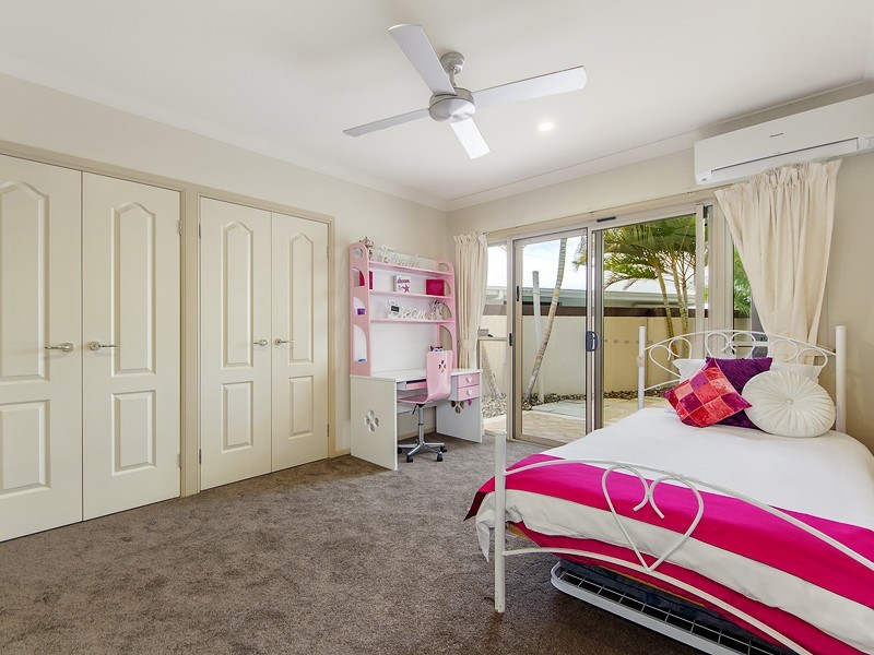 32 Calmwater Crescent, Helensvale QLD 4212