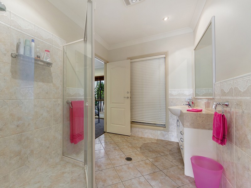 32 Calmwater Crescent, Helensvale QLD 4212