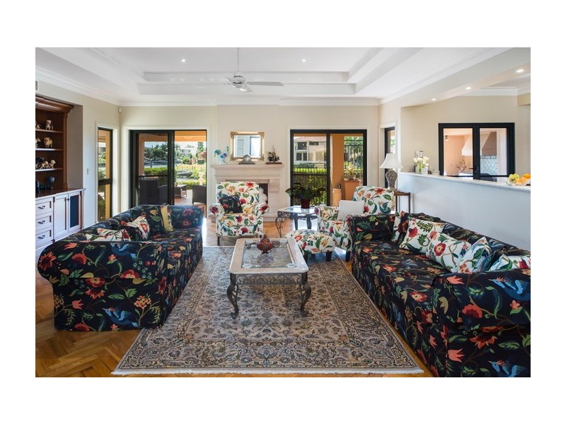 3106 Riverleigh Drive, Hope Island QLD 4212