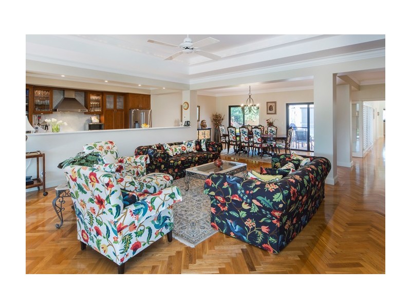 3106 Riverleigh Drive, Hope Island QLD 4212