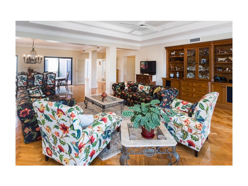 3106 Riverleigh Drive, Hope Island QLD 4212