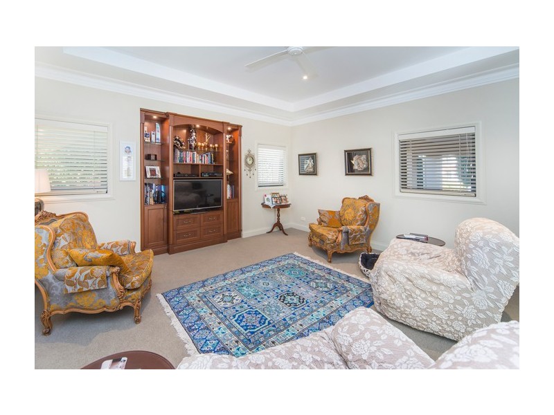 3106 Riverleigh Drive, Hope Island QLD 4212