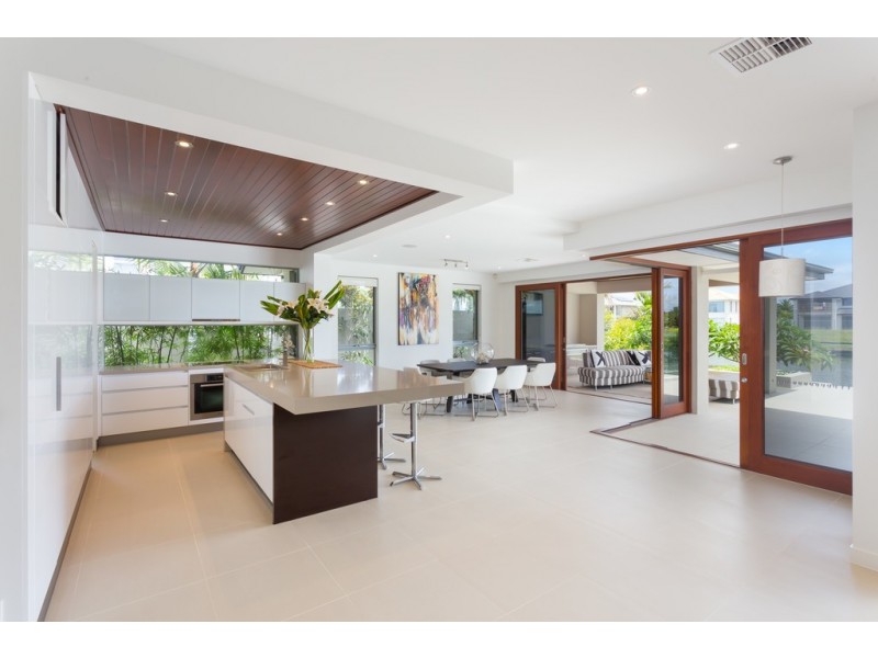 2206 Taromeo Court, Hope Island QLD 4212