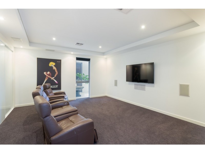 2206 Taromeo Court, Hope Island QLD 4212