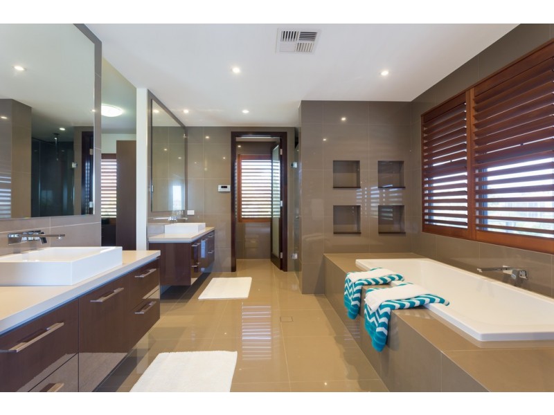 2206 Taromeo Court, Hope Island QLD 4212