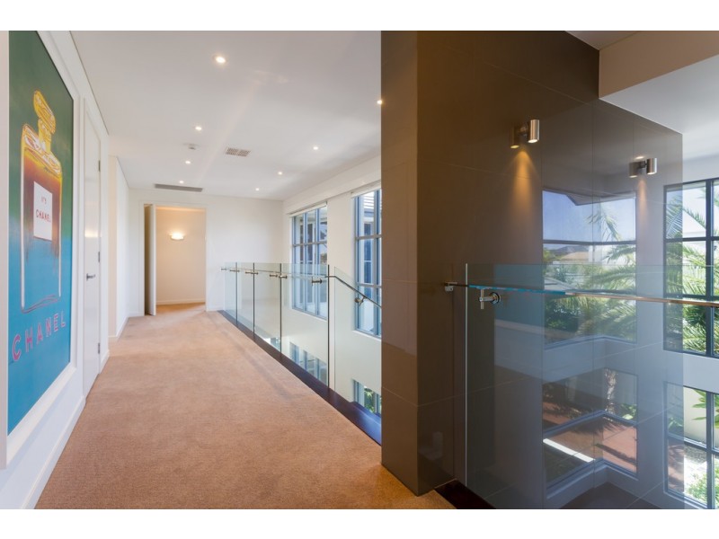 2206 Taromeo Court, Hope Island QLD 4212