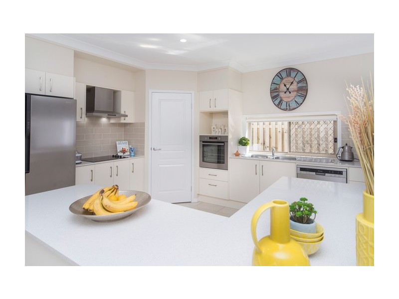 41 Azure Way, Hope Island QLD 4212