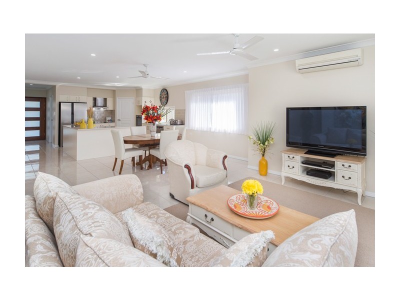 41 Azure Way, Hope Island QLD 4212