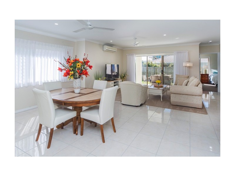 41 Azure Way, Hope Island QLD 4212