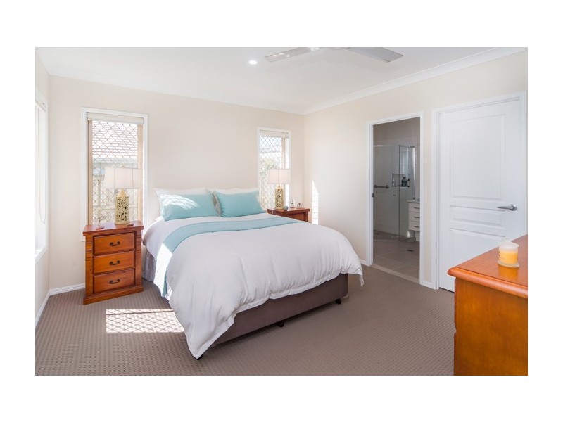 41 Azure Way, Hope Island QLD 4212