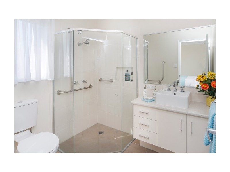 41 Azure Way, Hope Island QLD 4212