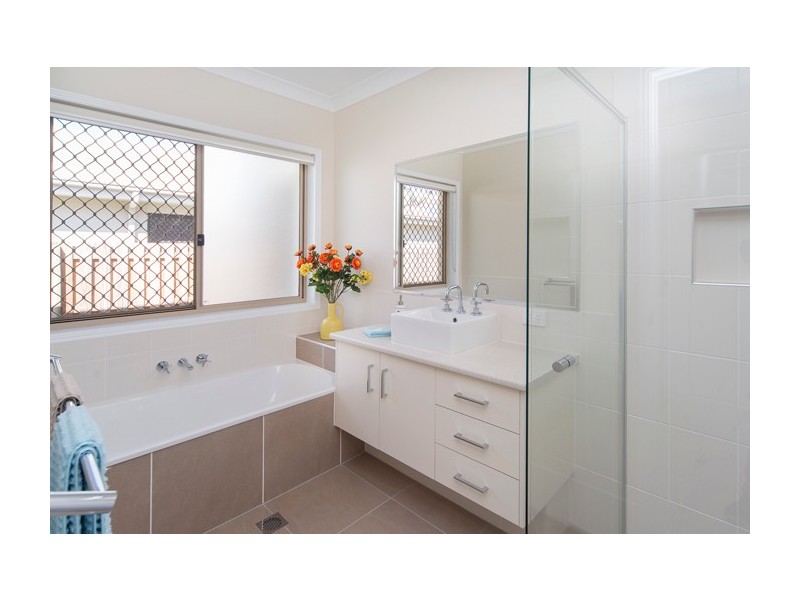 41 Azure Way, Hope Island QLD 4212