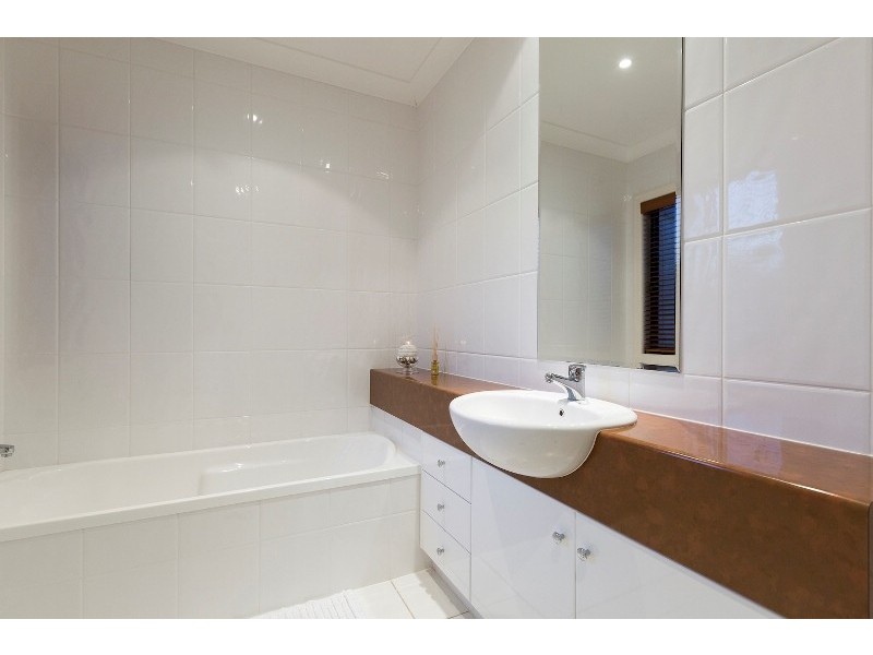 2021 Gracemere Gardens Circuit, Hope Island QLD 4212