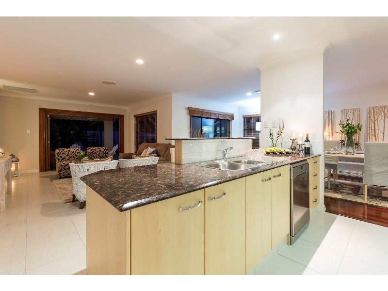 2021 Gracemere Gardens Circuit, Hope Island QLD 4212