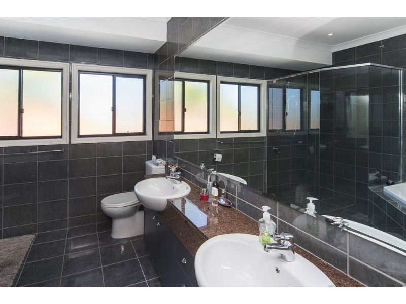 2142 Beaufort Way, Hope Island QLD 4212