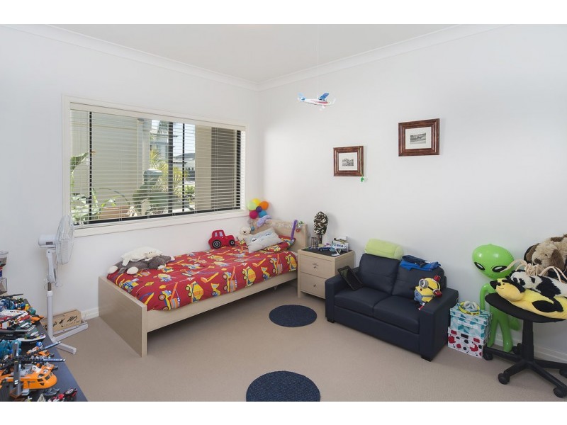 2142 Beaufort Way, Hope Island QLD 4212