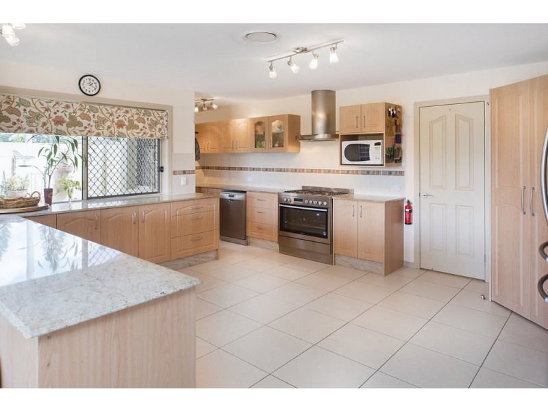 2639 Yanderra Close, Hope Island QLD 4212