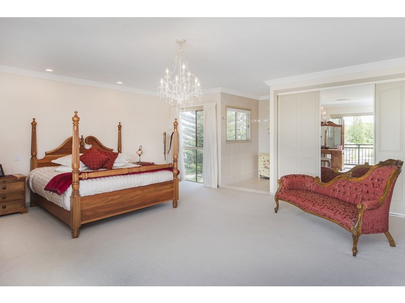 2639 Yanderra Close, Hope Island QLD 4212