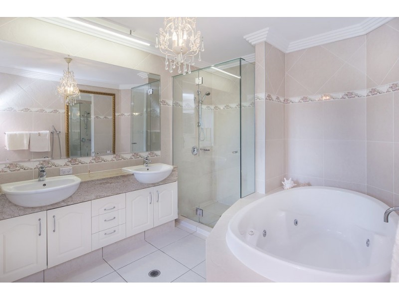2639 Yanderra Close, Hope Island QLD 4212