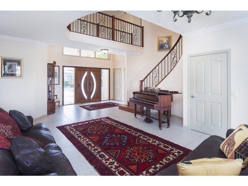 2639 Yanderra Close, Hope Island QLD 4212