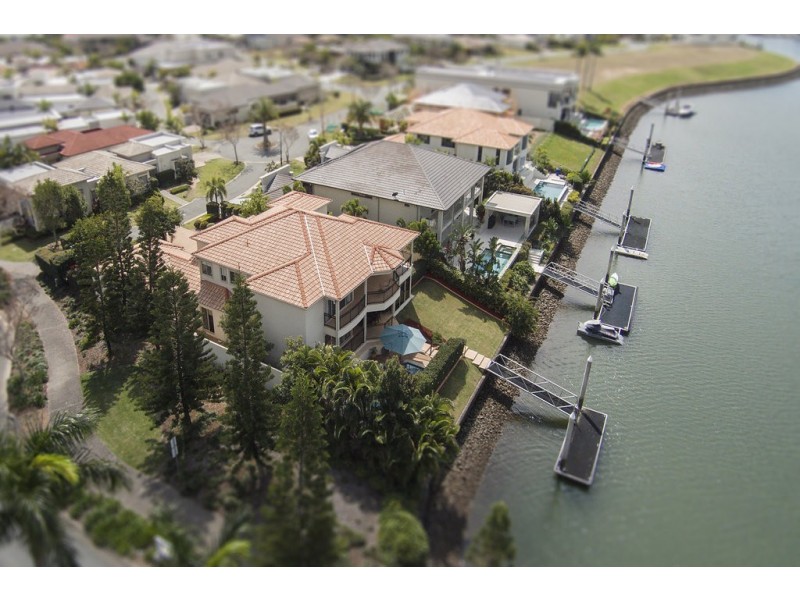2639 Yanderra Close, Hope Island QLD 4212