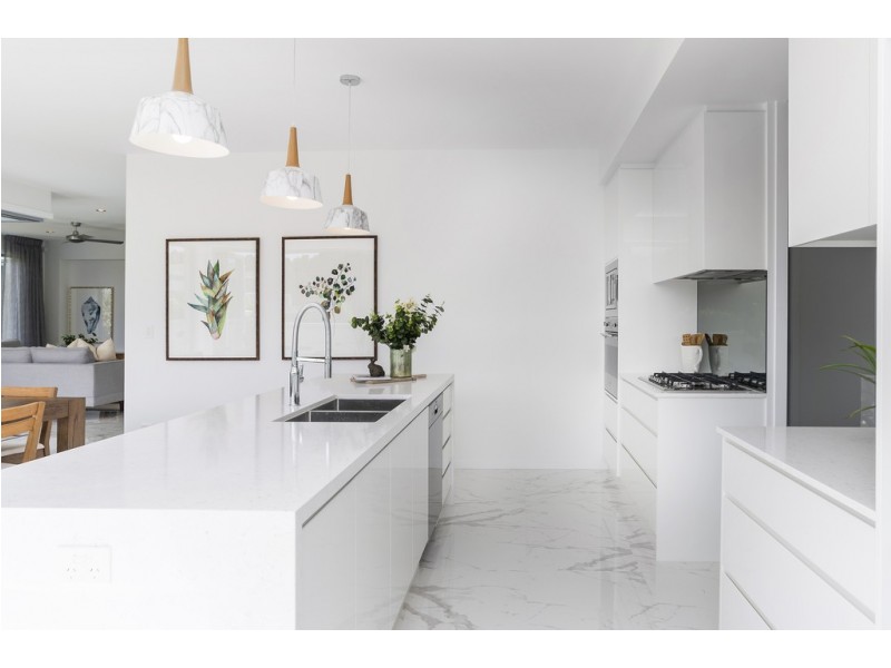 7814 Pavilions Close, Hope Island QLD 4212