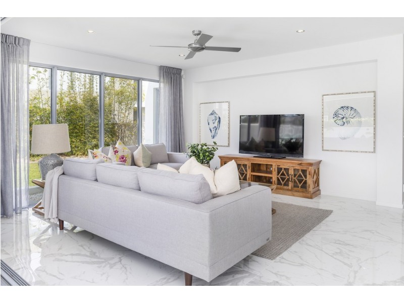 7814 Pavilions Close, Hope Island QLD 4212