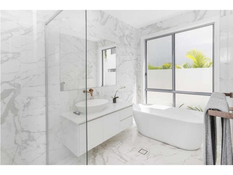 7814 Pavilions Close, Hope Island QLD 4212