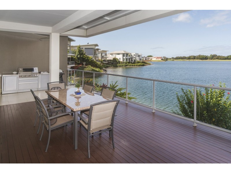 6090 Lugano Drive, Hope Island QLD 4212