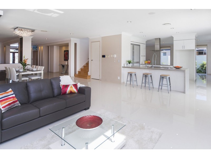 2130 Carlton Drive, Hope Island QLD 4212
