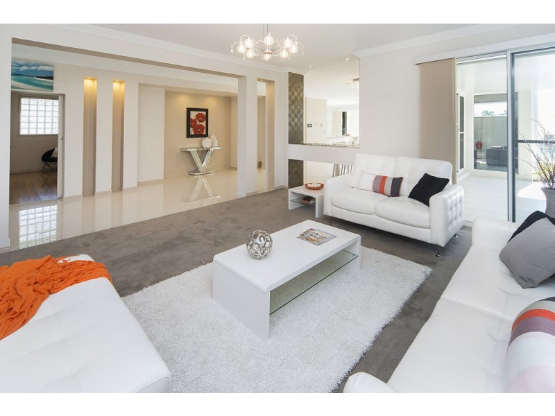 2130 Carlton Drive, Hope Island QLD 4212