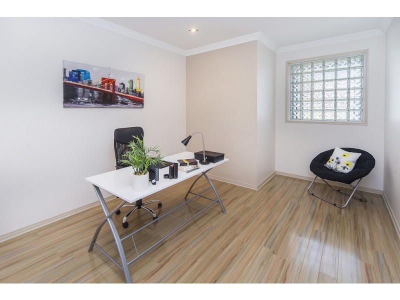 2130 Carlton Drive, Hope Island QLD 4212