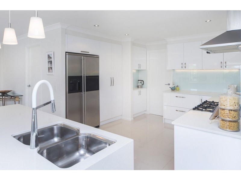 3 Boonah Court, Helensvale QLD 4212