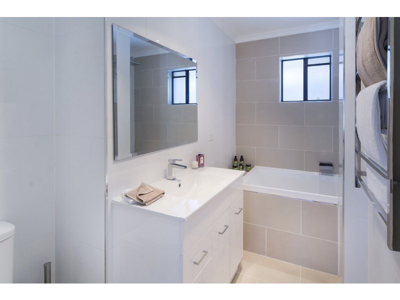 3 Boonah Court, Helensvale QLD 4212