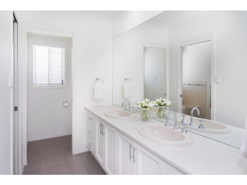 116 Monterey Keys Drive, Helensvale QLD 4212