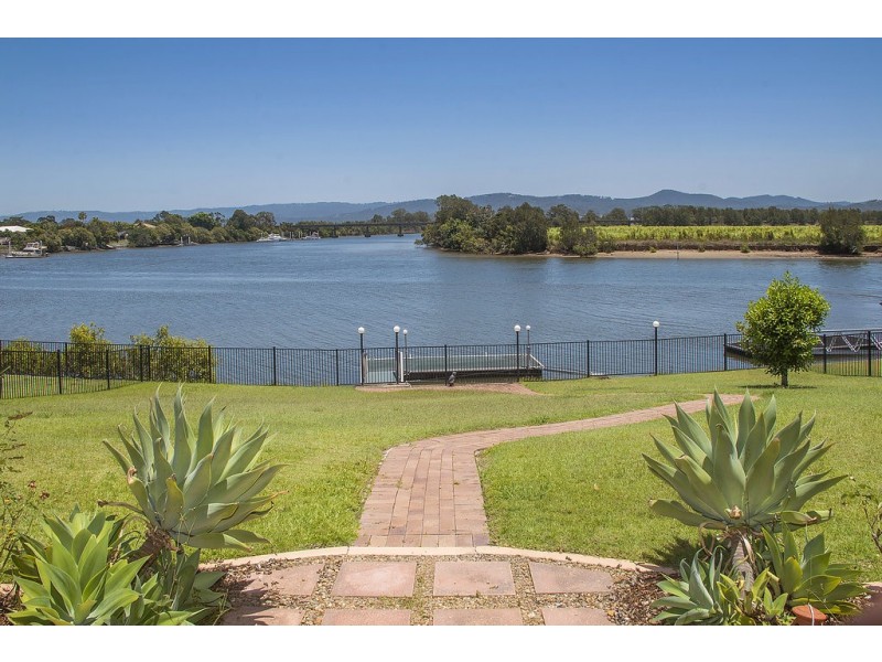3128 Riverleigh Drive, Hope Island QLD 4212