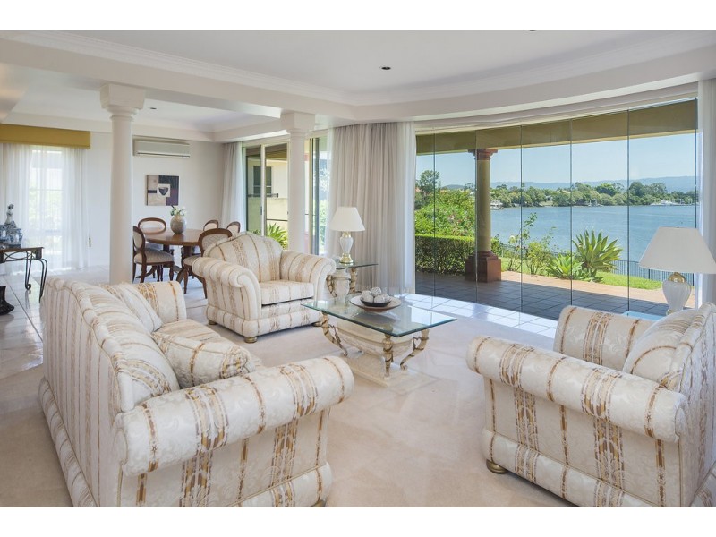 3128 Riverleigh Drive, Hope Island QLD 4212