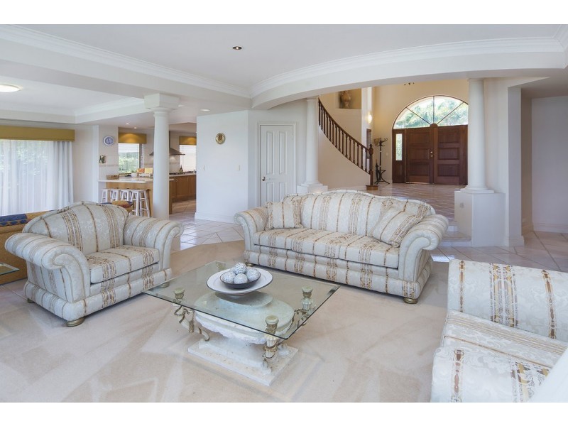 3128 Riverleigh Drive, Hope Island QLD 4212