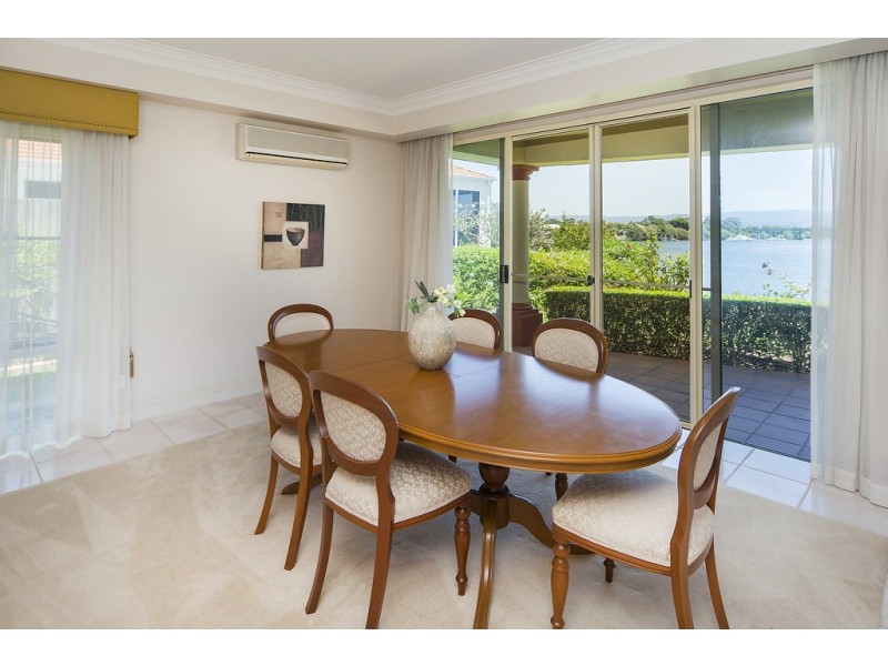3128 Riverleigh Drive, Hope Island QLD 4212