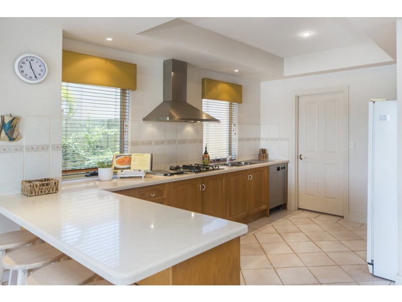 3128 Riverleigh Drive, Hope Island QLD 4212