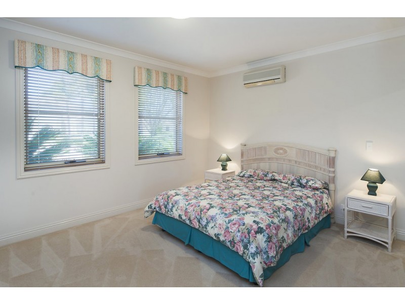 3128 Riverleigh Drive, Hope Island QLD 4212